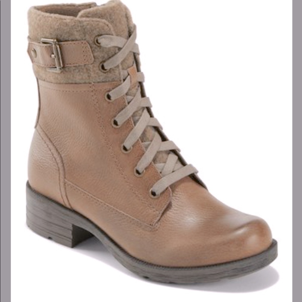 Women’s combat boots. Taupe. Size 8.5W leather
